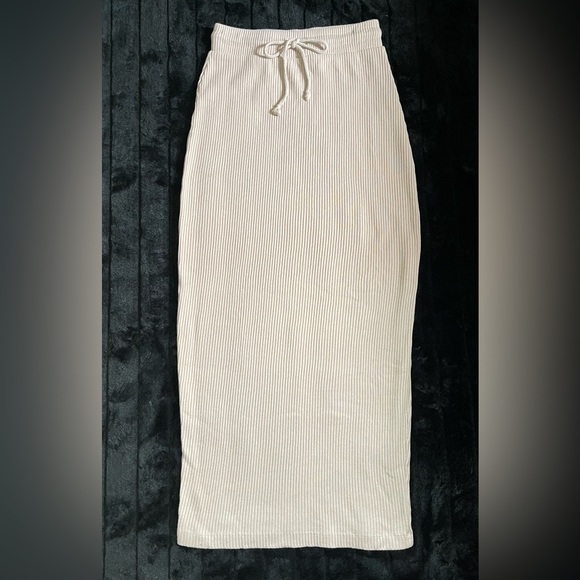 Zara Cream Midi Skirt - Picture 2 of 6